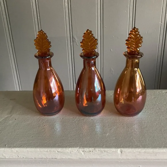 NWT Set of 3 Two Tone Iridescent Amber Decorative Glass Bottles w/ Leaf Tops 🍁 - Picture 4 of 17